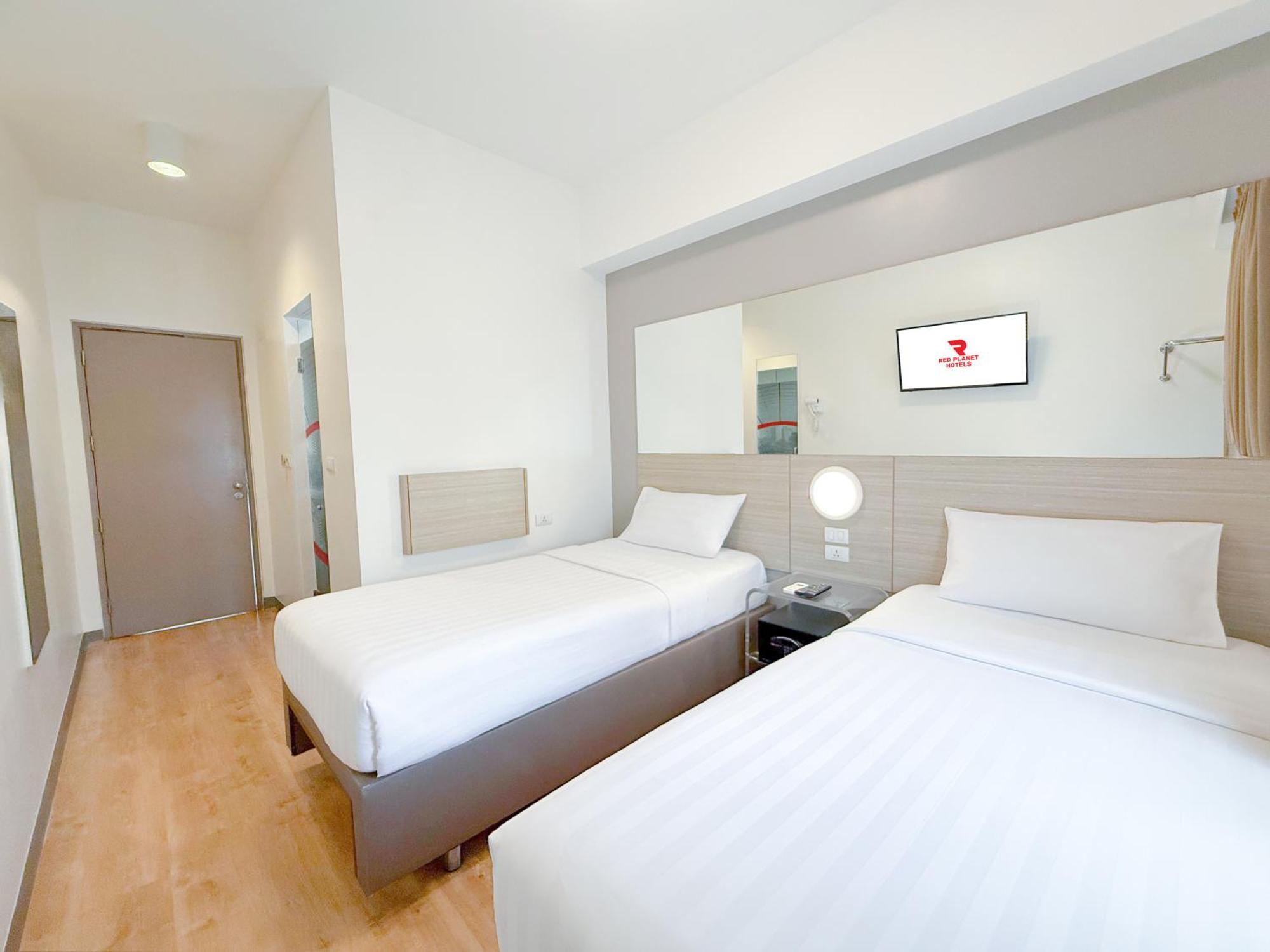 Red Planet Hotel